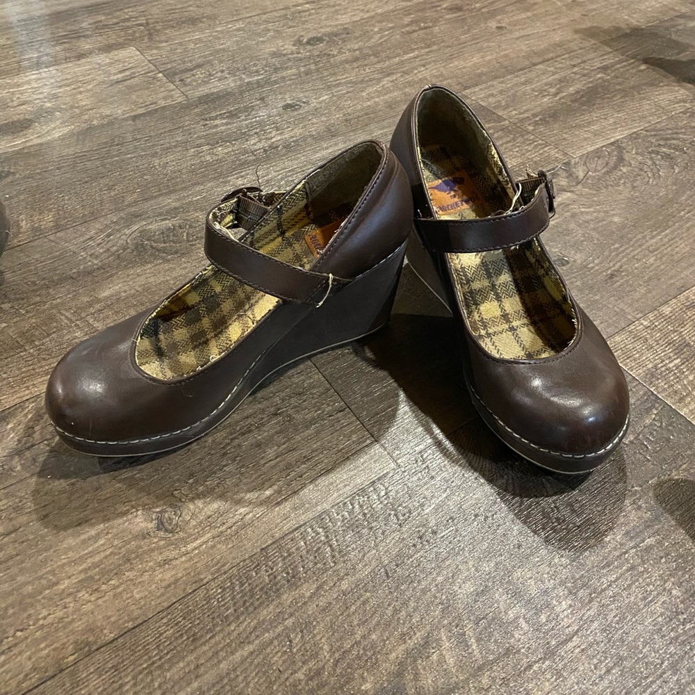 Brown rocket dog wedges